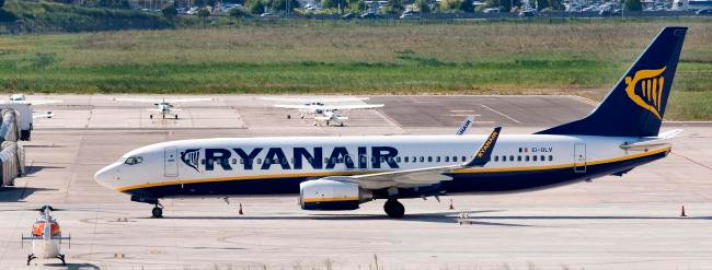 Ryanair aterrizando en Parayas