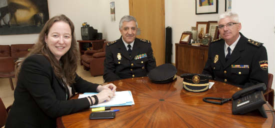 Momento de la reunión entre la consejera y el jefe de policía. FOTO: Miguel López