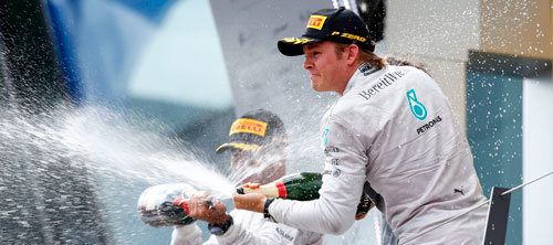 Nico Rosberg celebrando victoria en el podium | Foto © Merces AMG 