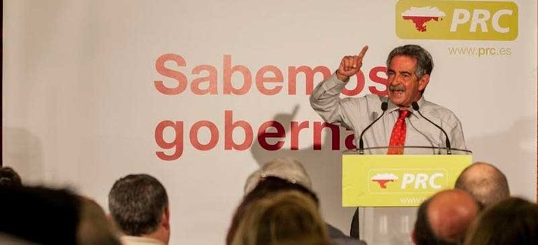 Miguel Ángel Revilla interviene en la presentacion de Pedro Diego como candidato a la Alcaldí­a de Laredo