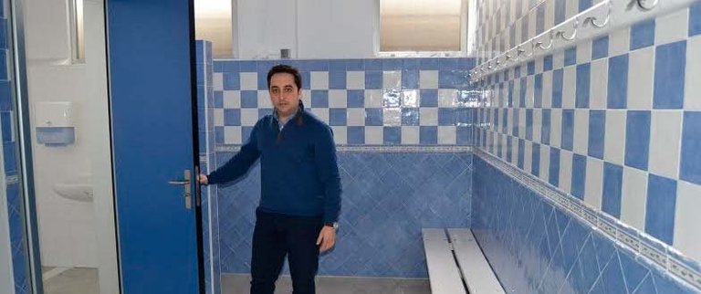 invertido 35.000 euros en la mejora de los vestuarios del pabellón polideportivo Fernando Expósito de Renedo